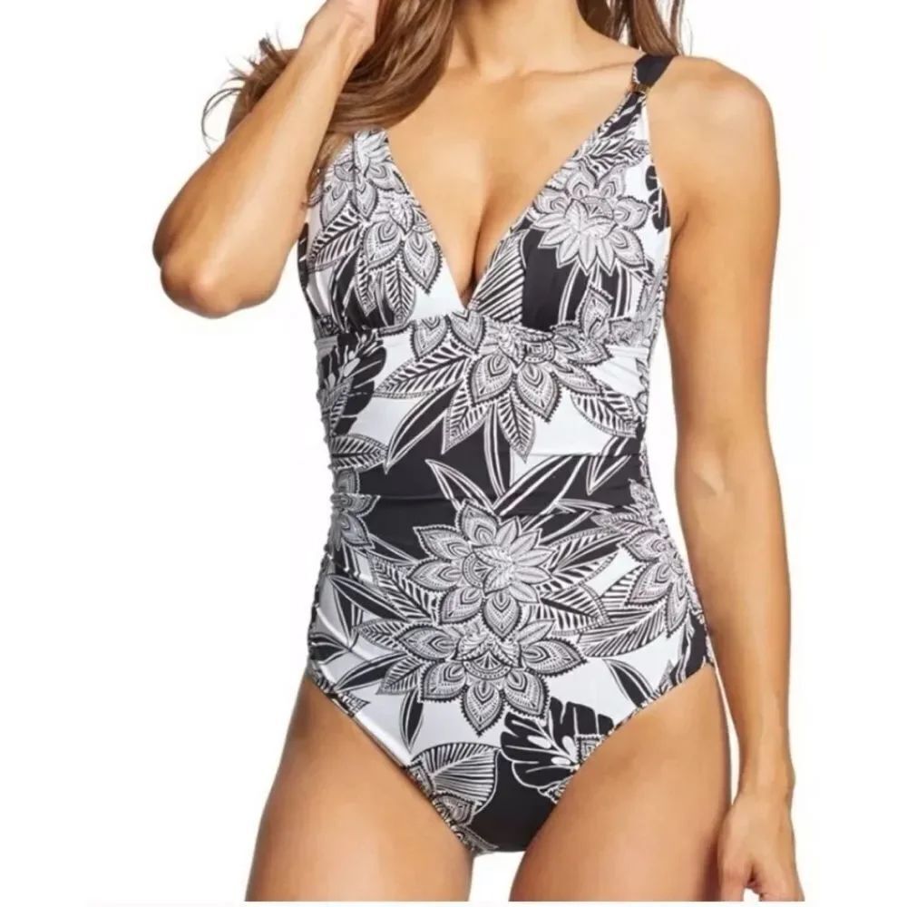 LAUREN Ralph Lauren Classic Floral One
Piece Swimsuit Size 16 / NWT